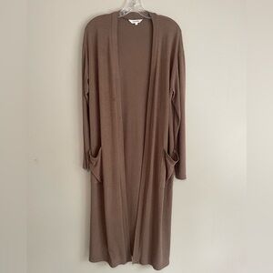 Brown light weight duster with pockets!
